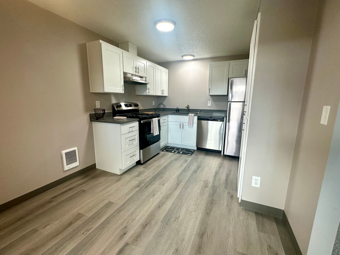 Puyallup Apartment: 10003-10020 167th St. Ct. E