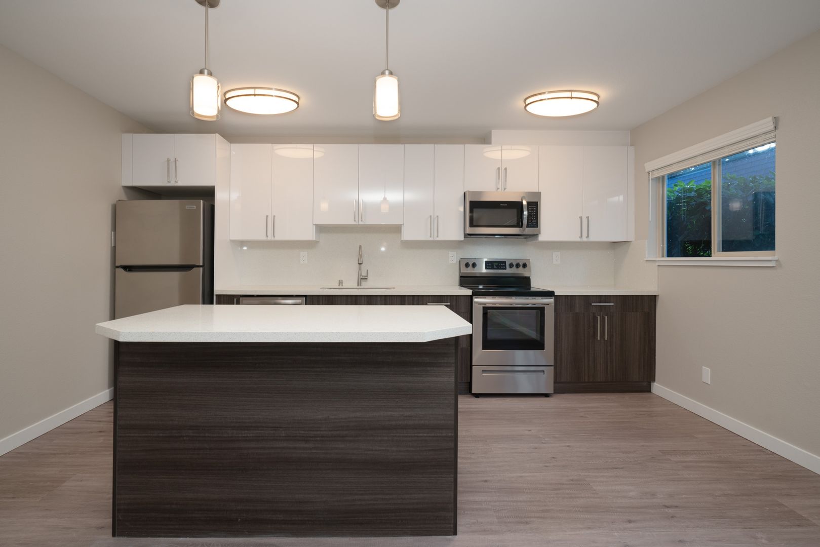Bellevue Apartment: 410 102nd Ave SE