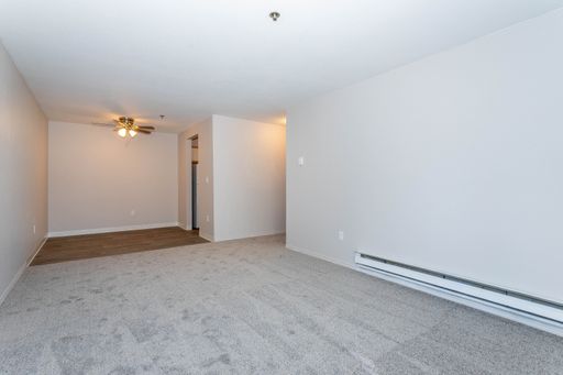 Top Floor 2-Bedroom Unit in Federal Way, Minutes Away From Shopping, Restaurants, & Freeways! – photo 1