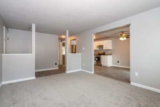 Ground floor air conditioned 2 bedroom! – photo 1