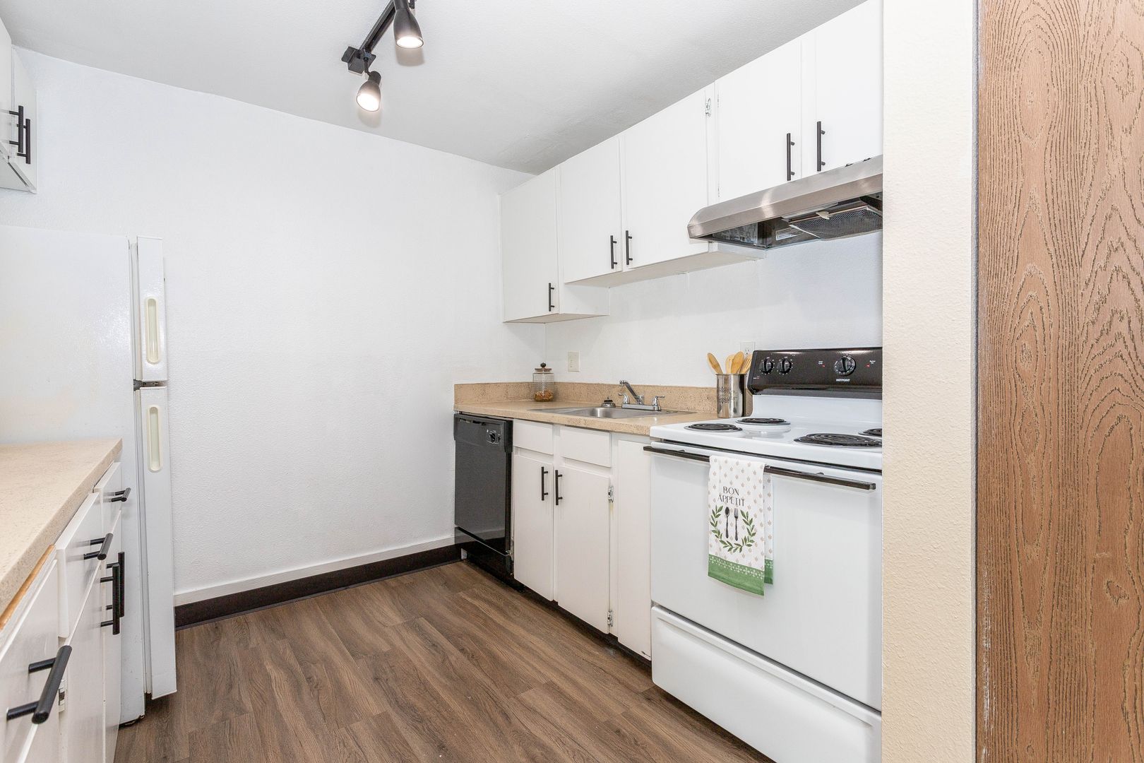 Aberdeen Apartment: 1731 S Boone St