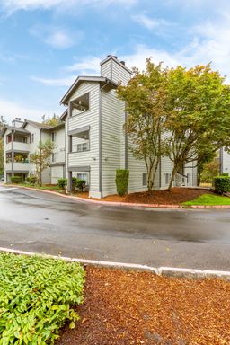 Top Floor - 2 Bedroom 1 Bathroom – photo 1