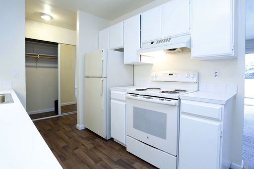 Live in the Heart of Downtown Bellevue – Commodore Apartments! – photo 1