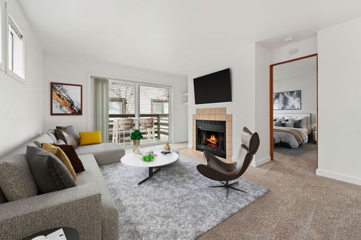 Private Garage Included Prime Location! – photo 1