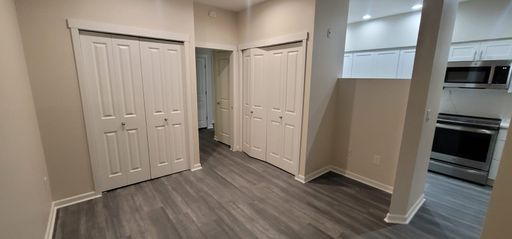 Newly Updated Open One Bedroom in Main Street, Bellevue! – photo 1