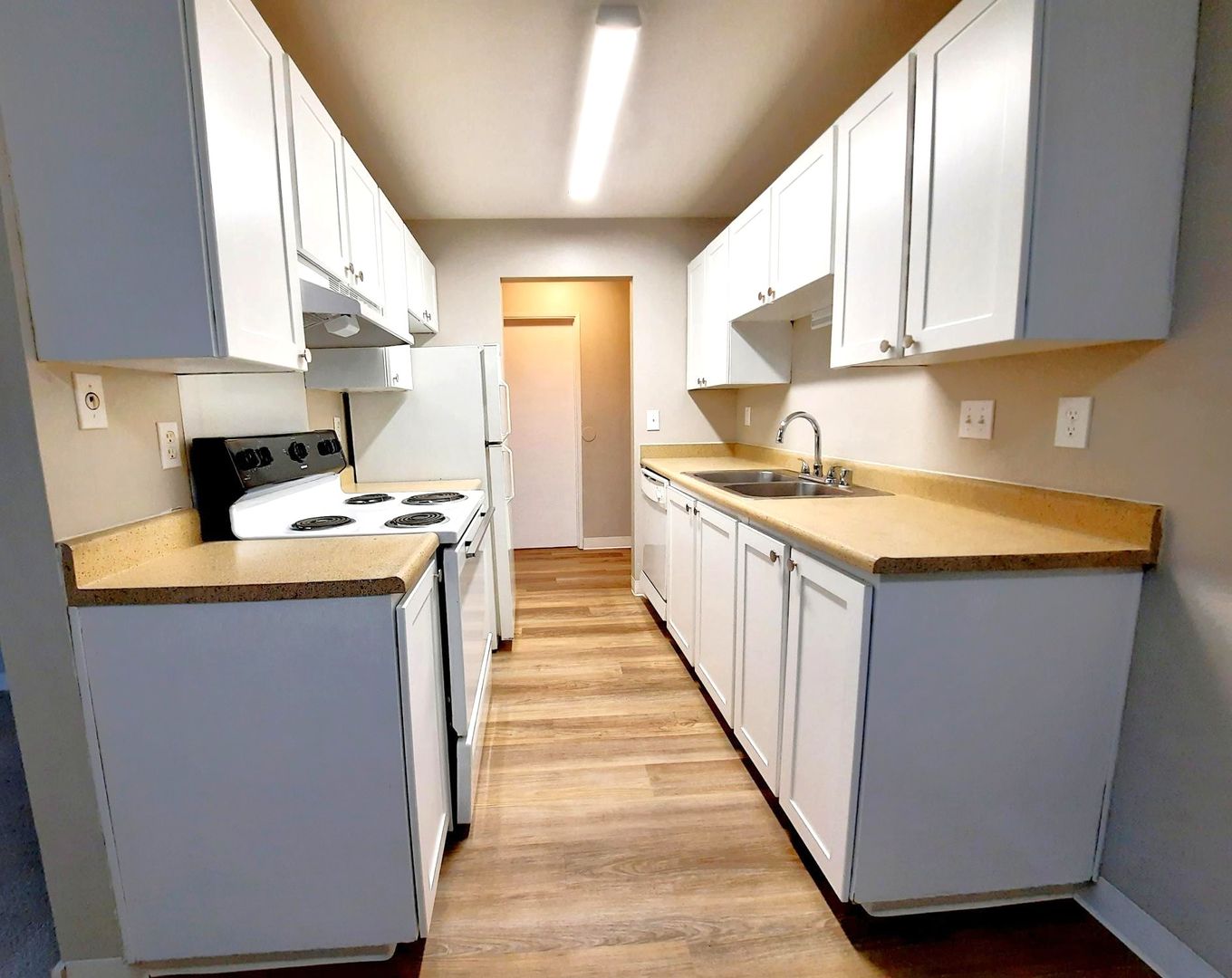 Auburn Apartment: 1936 F Street SE