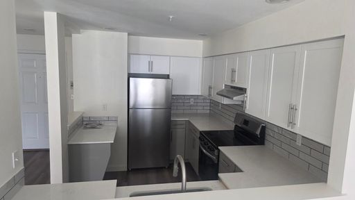 Downtown Issaquah Living + 4 Weeks Free! – photo 1