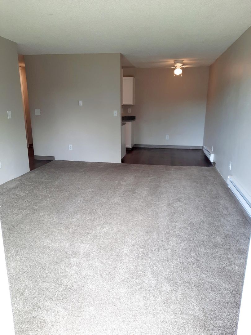 Auburn Apartment: 1936 F Street SE