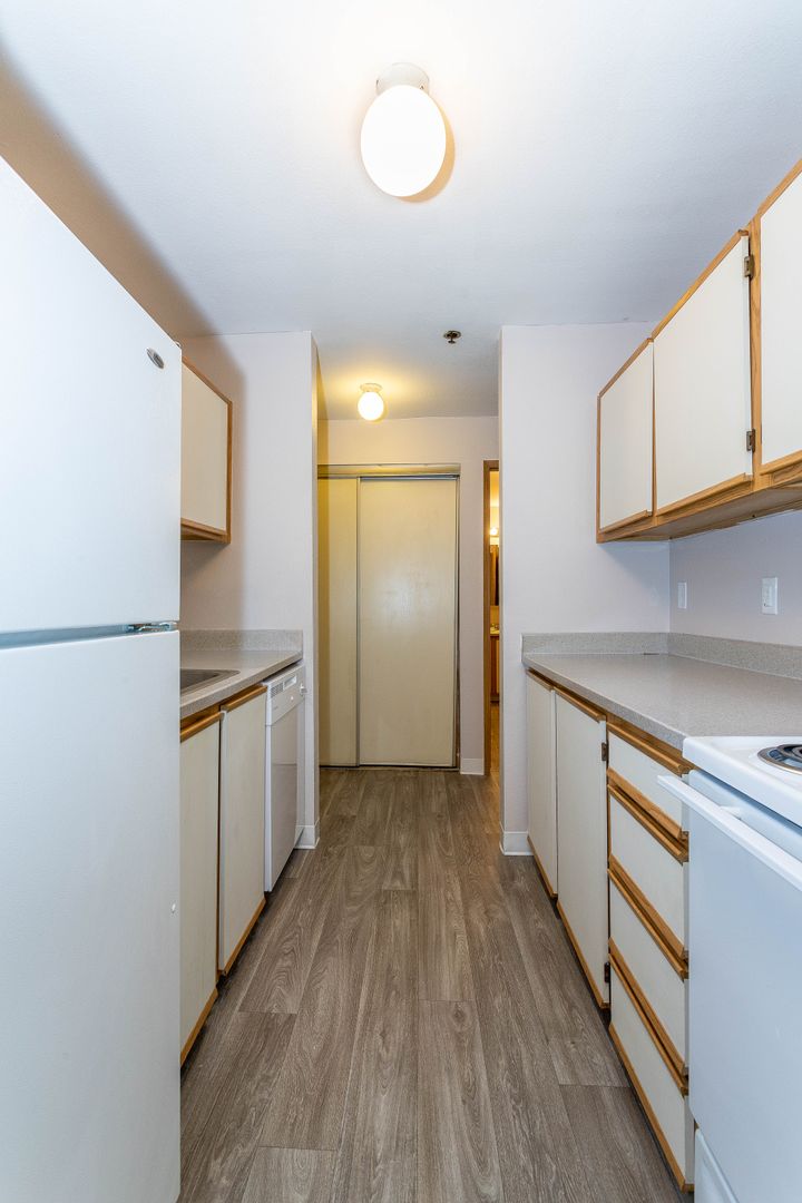 Federal Way Apartment: 1800 S 330th Street