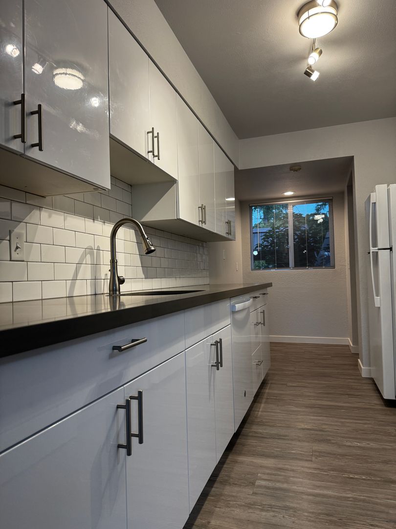 Redmond Apartment: 4010 West Lake Sammamish Pkwy NE