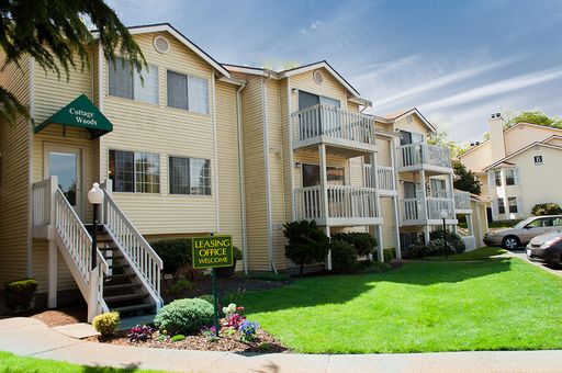 One Month Free and Waived Admin Fee on Newly Renovated First Floor One Bedroom Huge Kitchen W Island Close to Southcenter Mall and Tukwila Light Rail