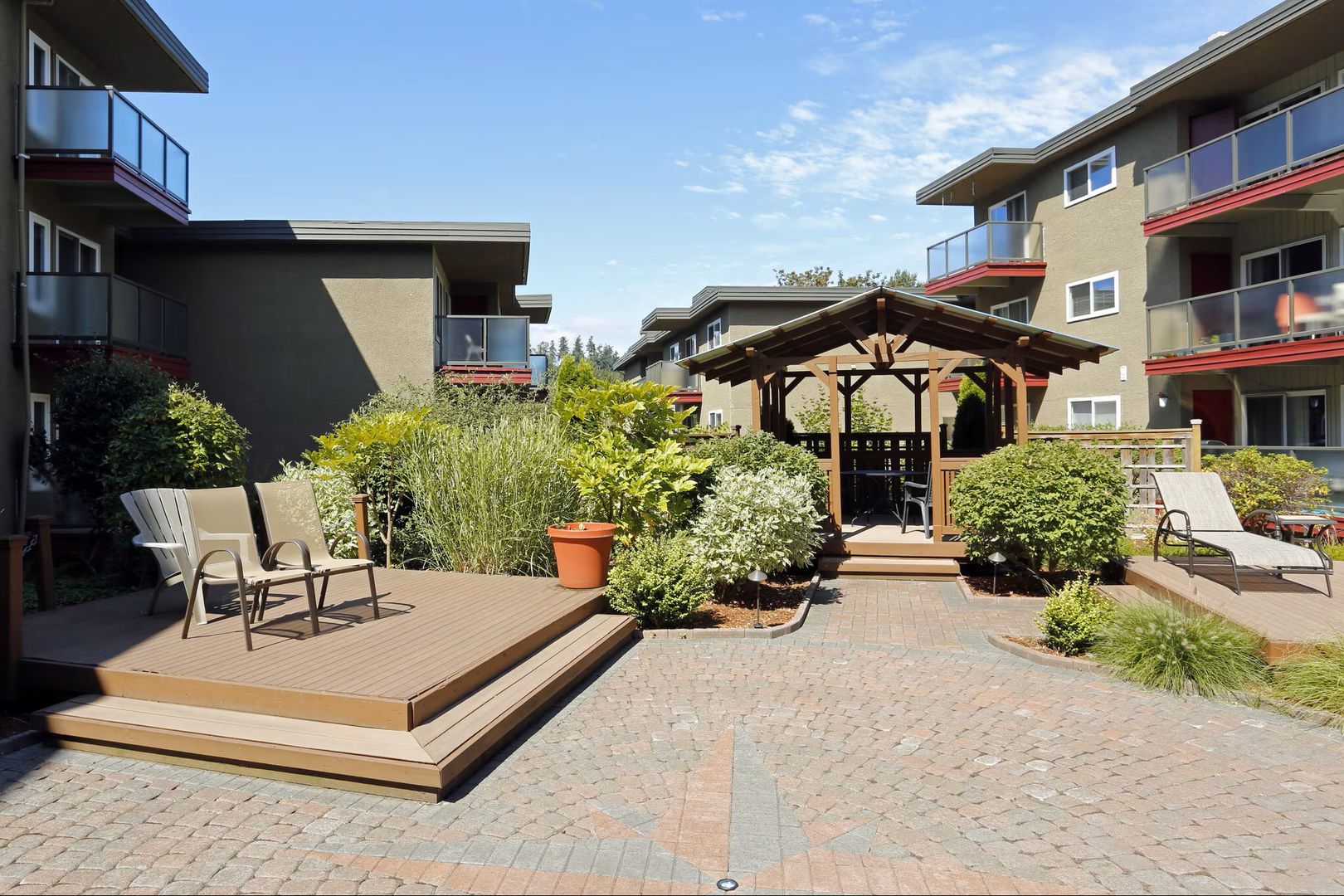 Bellevue Apartment: 537 Bellevue Way SE