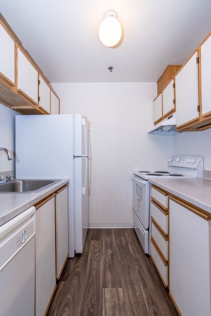 Federal Way Apartment: 1800 S 330th Street