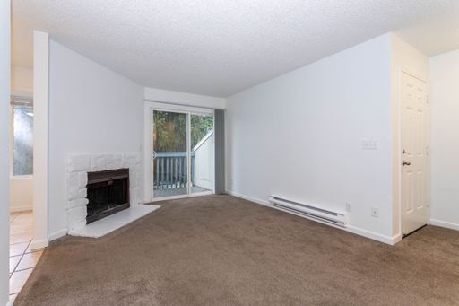 Spacious 2x1 in Tukwila. Commuters DREAM loacation!! 1 Month FREE with 12 month lease! – photo 1