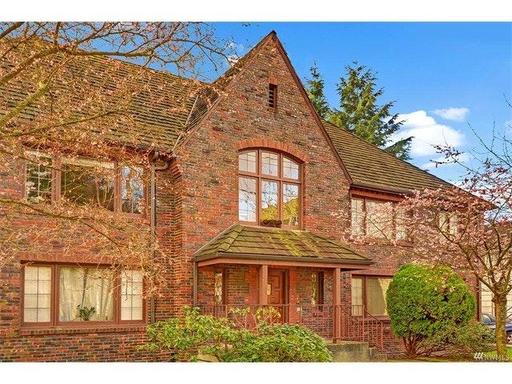 (4 WEEKS FREE PROMO) Gorgeous 2 Bed/1 Bath Apt in Historical Building Available Now - U District – photo 1