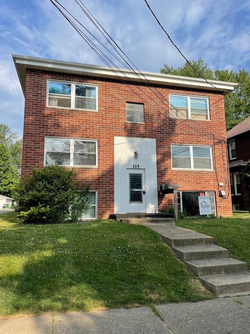 North Canton Apartment: 115 Hillcrest Ave NW