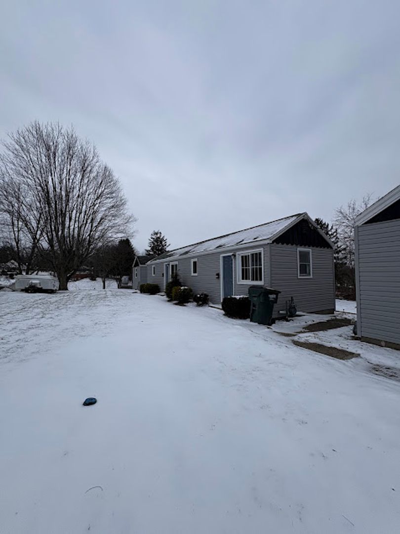 Canton Apartment: 2300 39th St NW