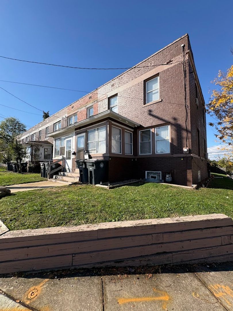 Akron House: 4 Anaconda Rd.