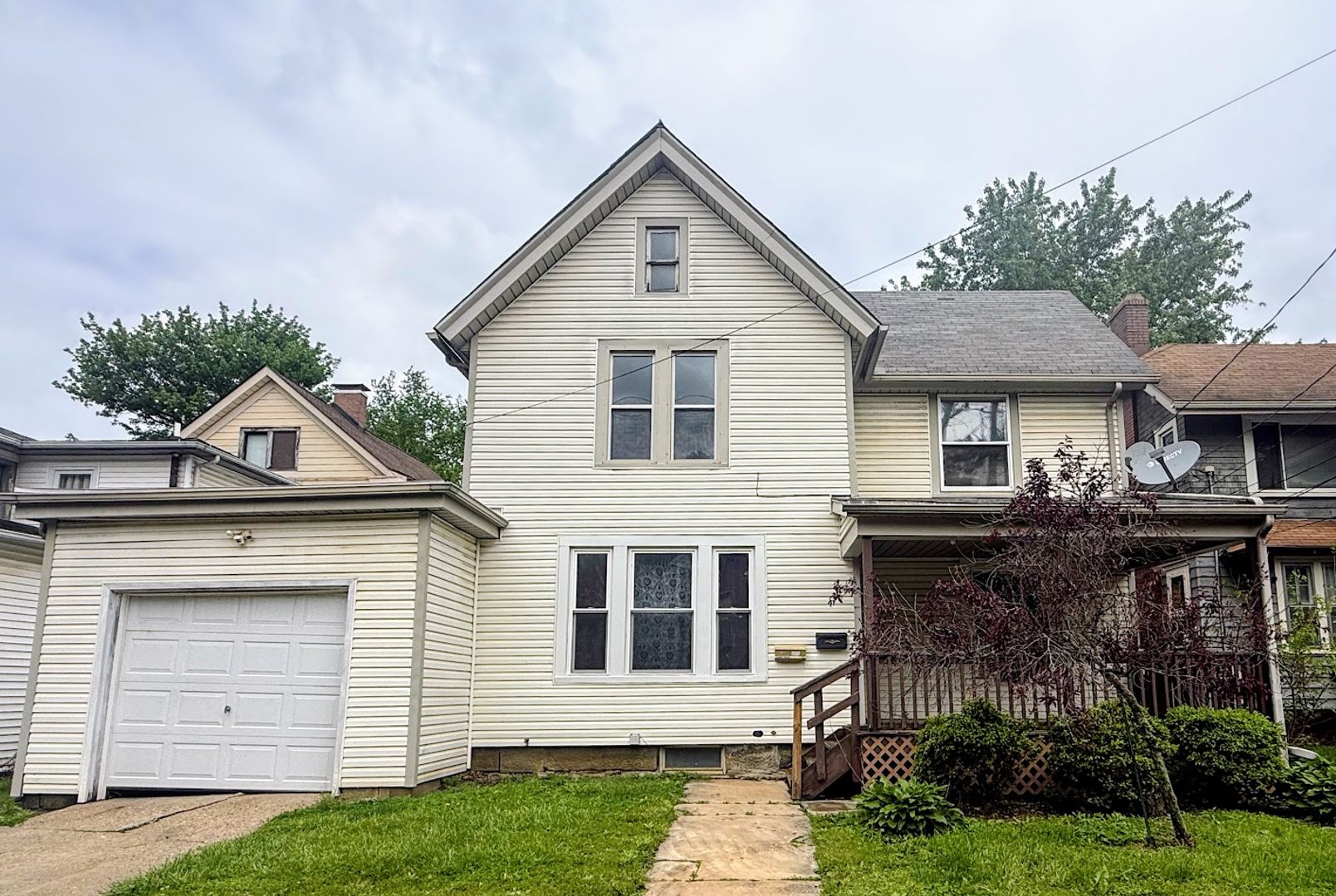 Massillon Apartment: 610 Wellman Ave SE