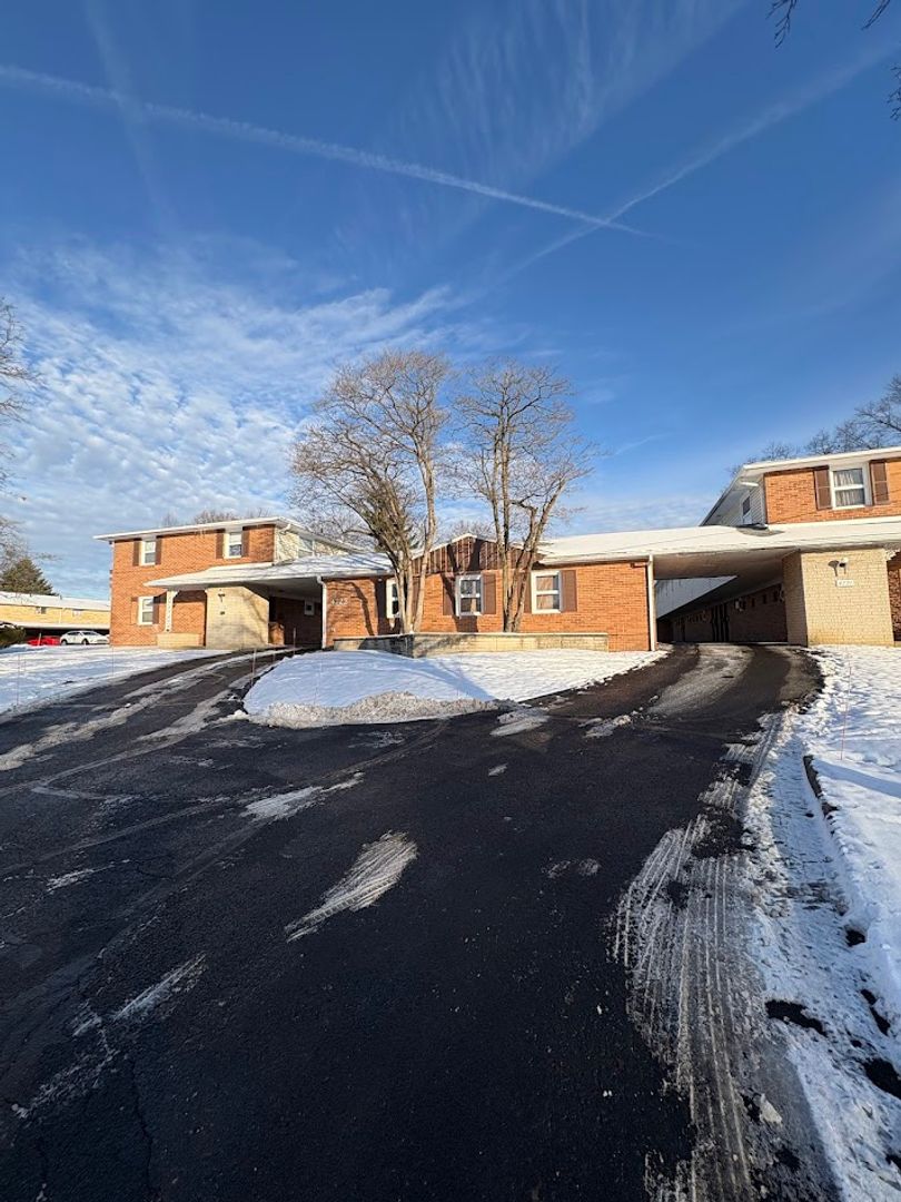 Canton Apartment: 4725 20th St NW