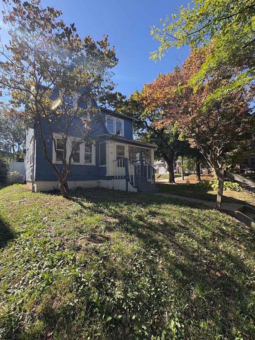 Akron House: 710 Lakemont Ave.