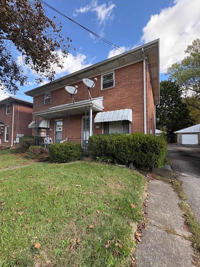 Canton Apartment: 1732 Harvard Ave NW