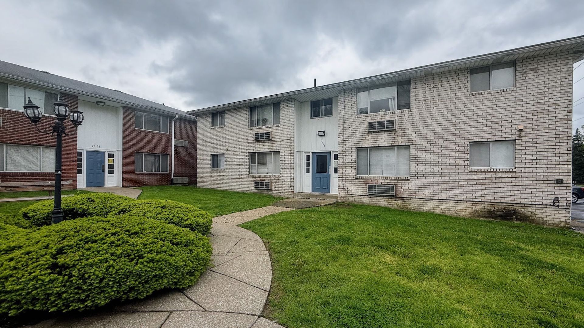 Canton Apartment: 2000 Woodlawn Ave NW