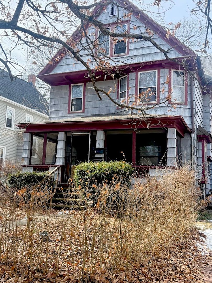 Akron Apartment: 96 Hall St