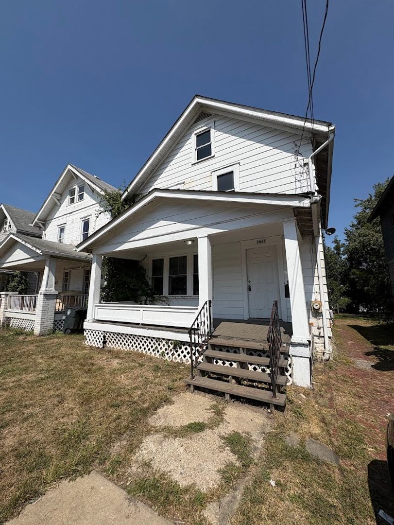 Akron House: 1041 Clark St