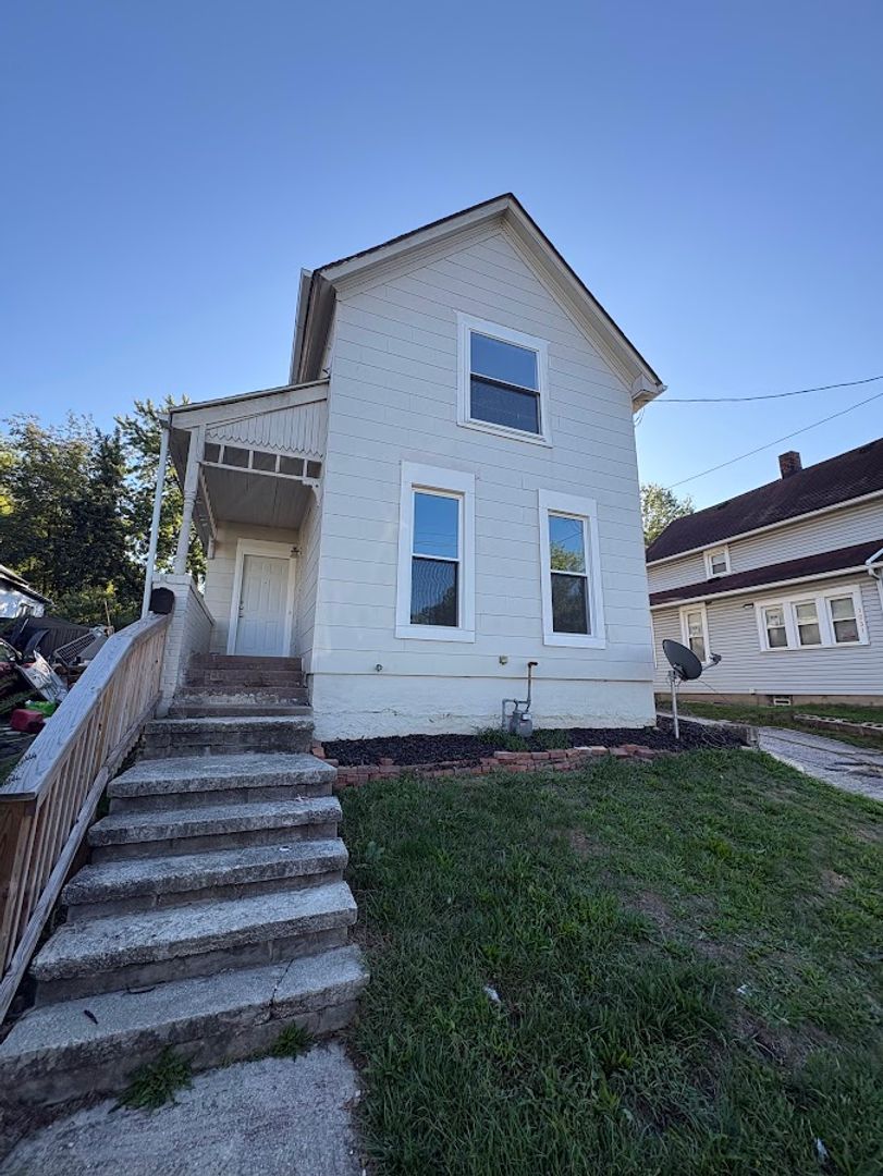 Akron House: 1027 Yale St