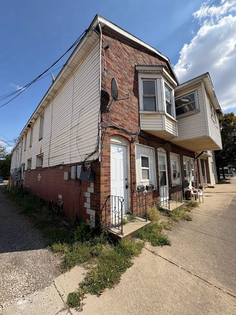 111 S Market St. Apartment Complex