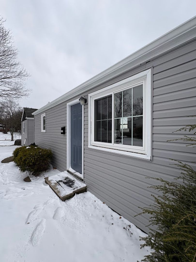 Canton Apartment: 2300 39th St NW