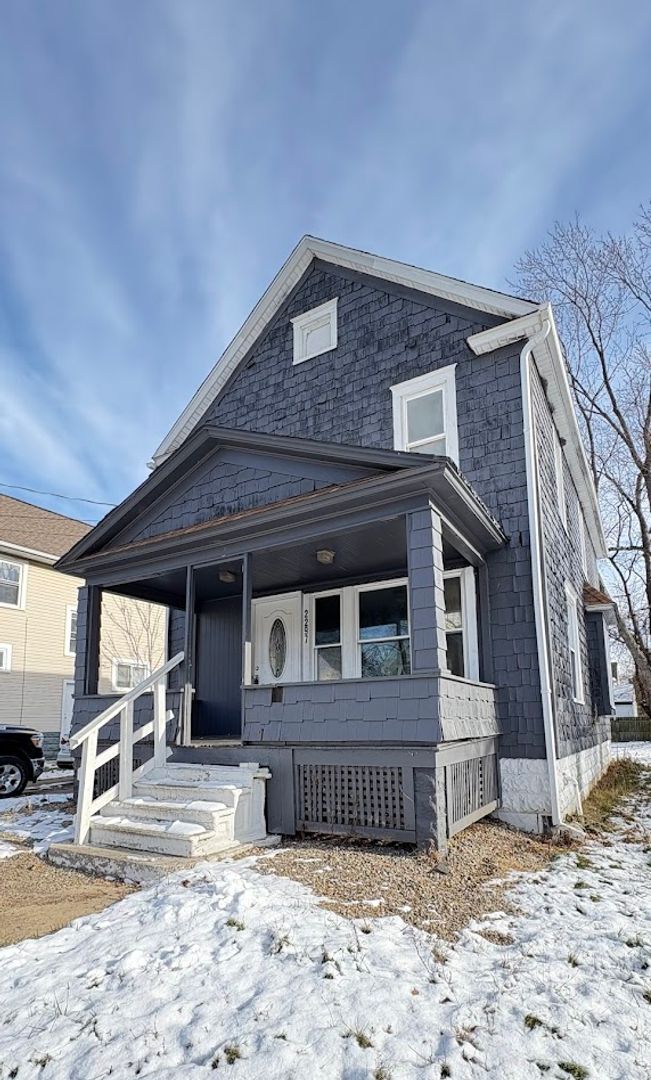 Akron House: 2297 8th St SW