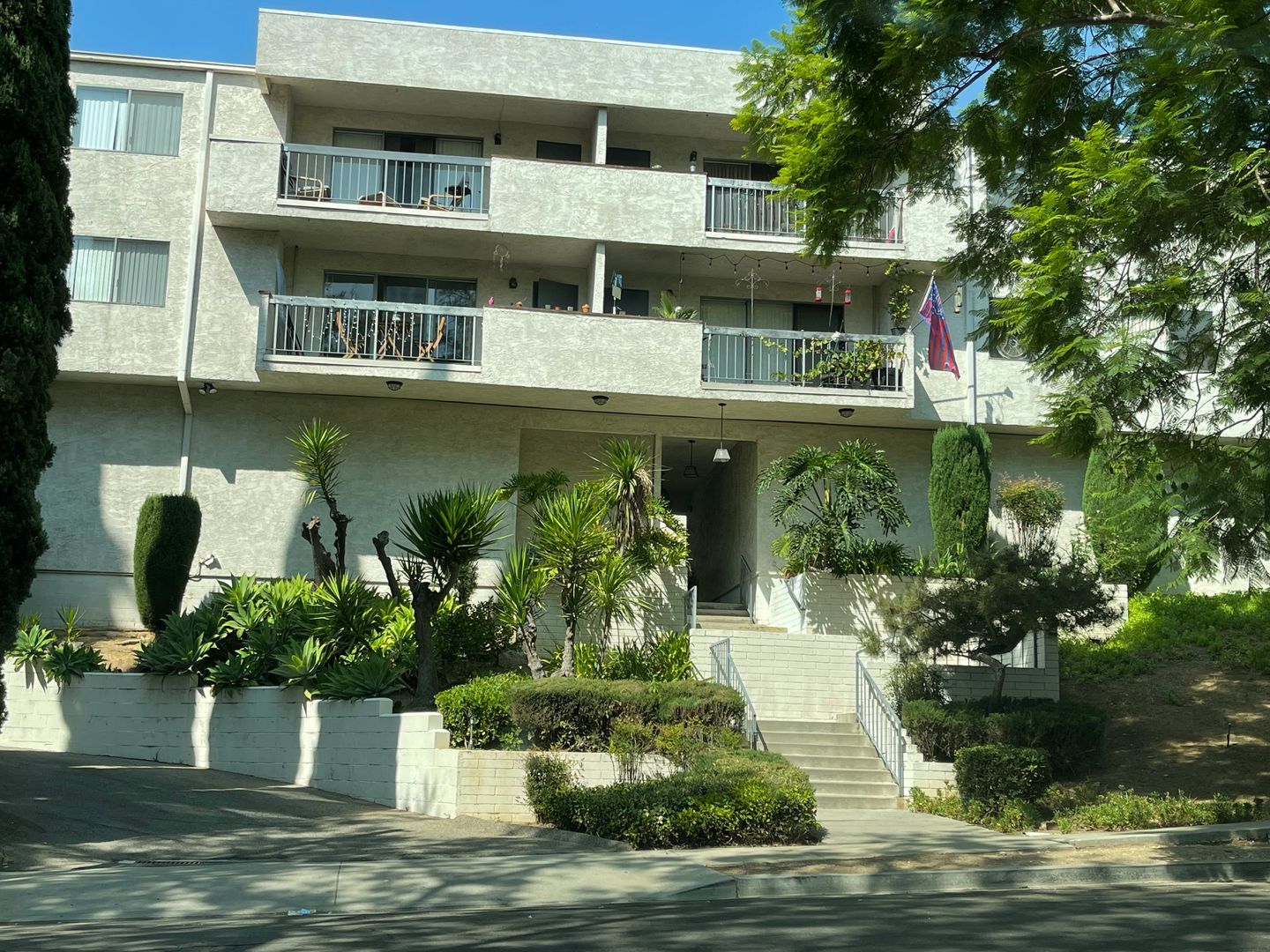 South Pasadena Apartment: 1750 Gillette Crescent
