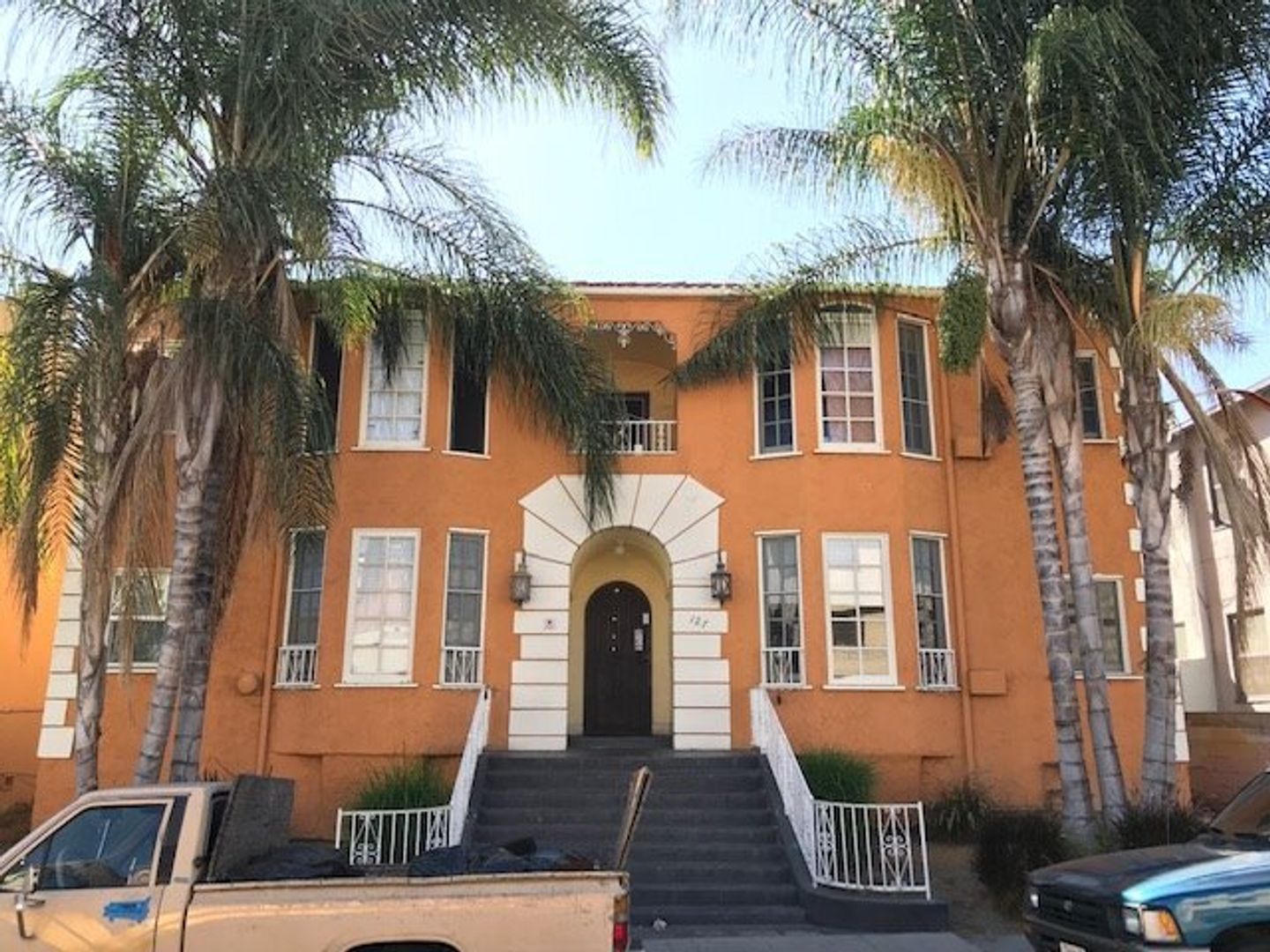 Los Angeles Apartment: 127 N Edgemont Street