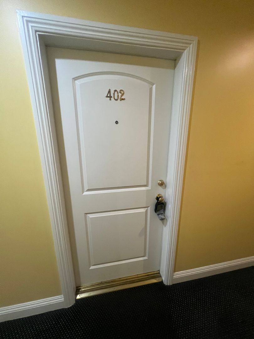 Los Angeles Apartment: 701 S Mariposa Avenue