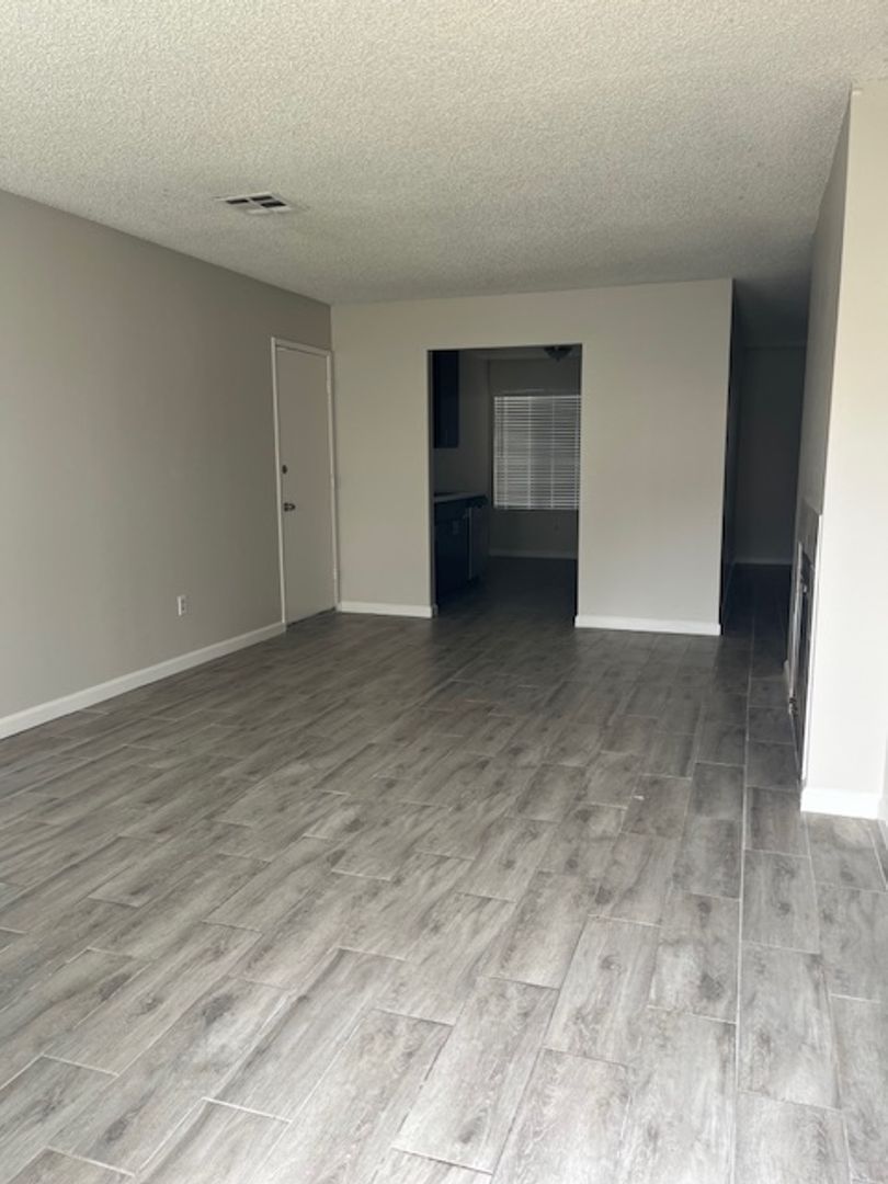 BAKERSFIELD Apartment: 9401 THISTLEWOOD CT, units A-C
