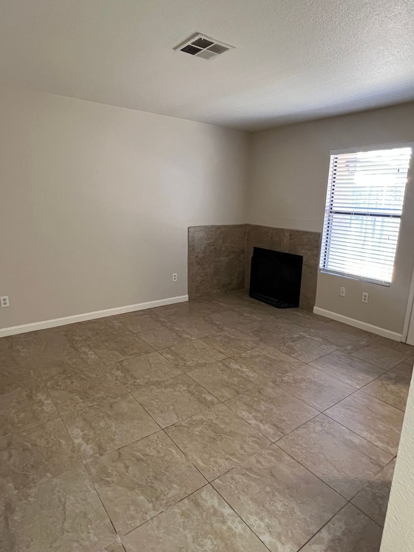 BAKERSFIELD Apartment: 1009 RIVER RANCH DRIVE