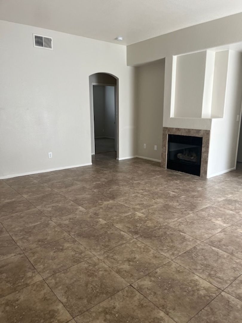 Bakersfield, Apartment: 4511 Pebble Creek Dr.