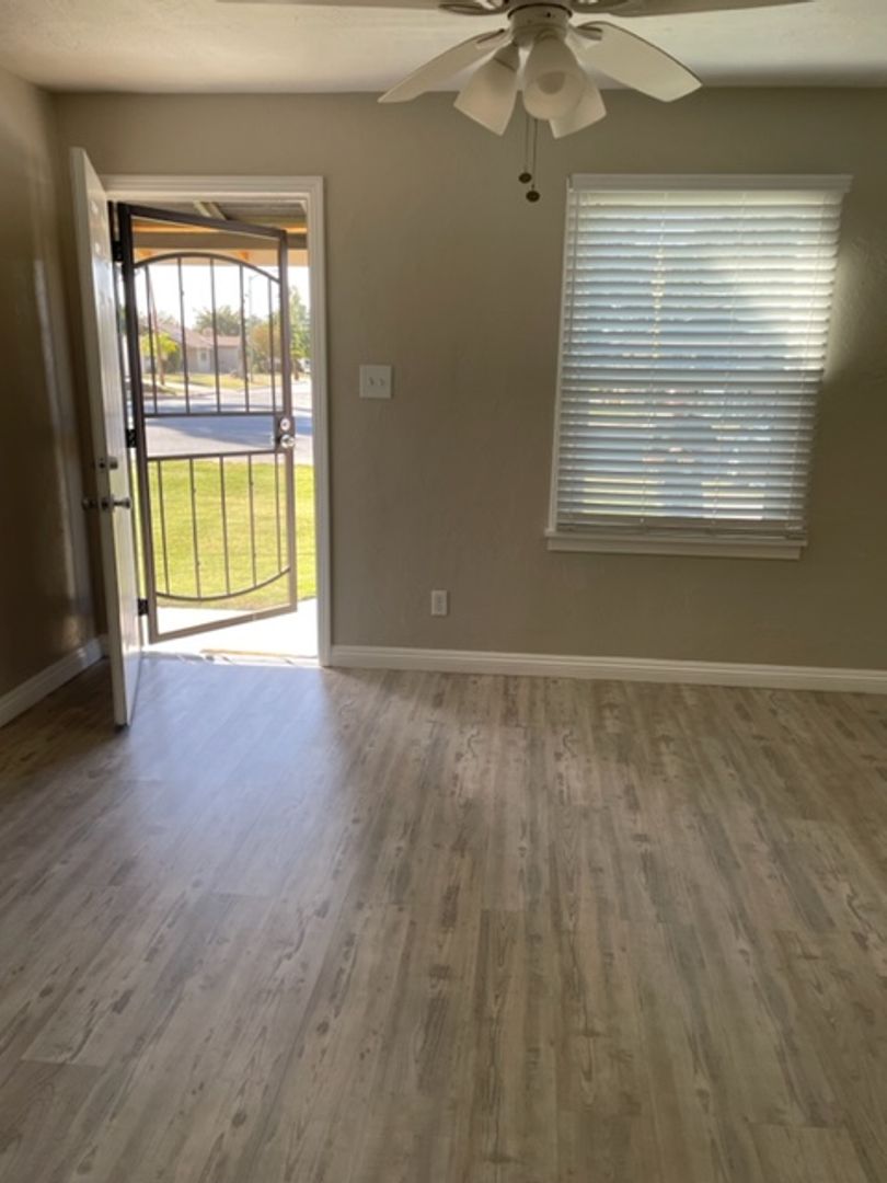 BAKERSFIELD Apartment: 3408-3416 CHESTER LN.
