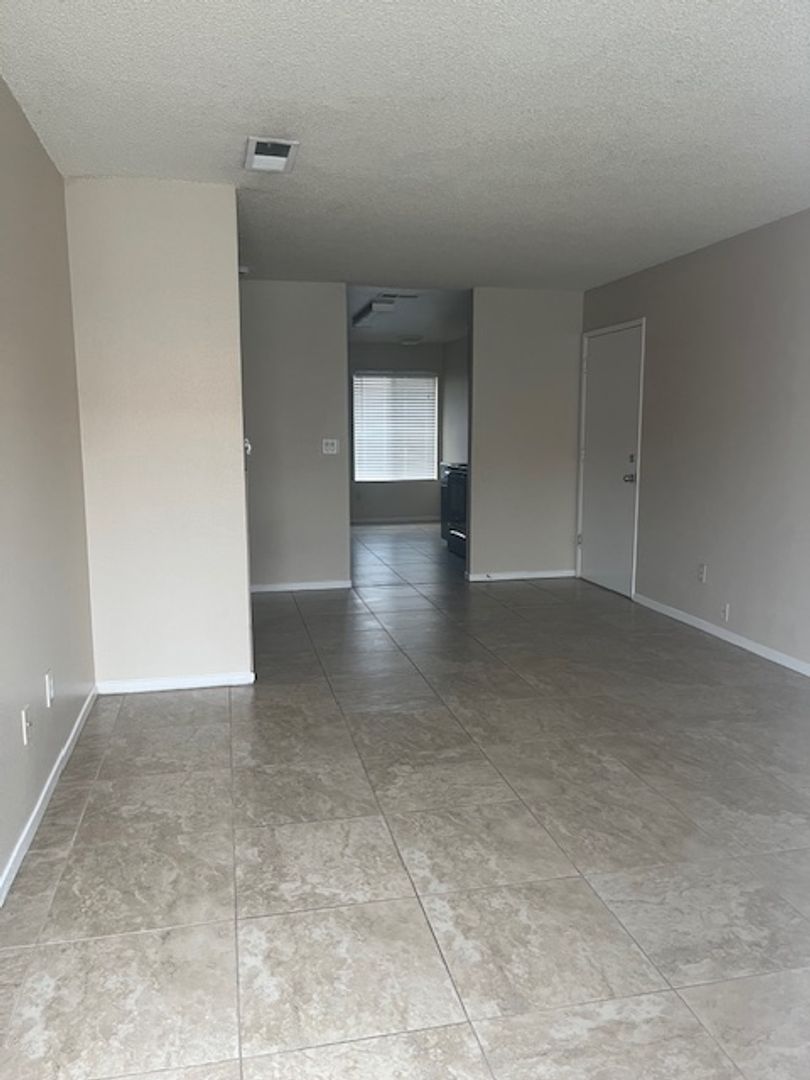 Bakersfield Apartment: 2902 Gosford Rd.