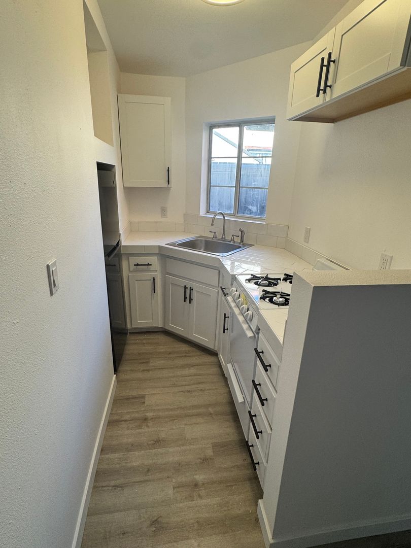 Ventura Apartment: 3768, 3770 & 3768 1/2 Sheldon Drive