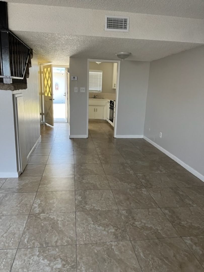 BAKERSFIELD Apartment: 4435-4465 PARKER AVENUE