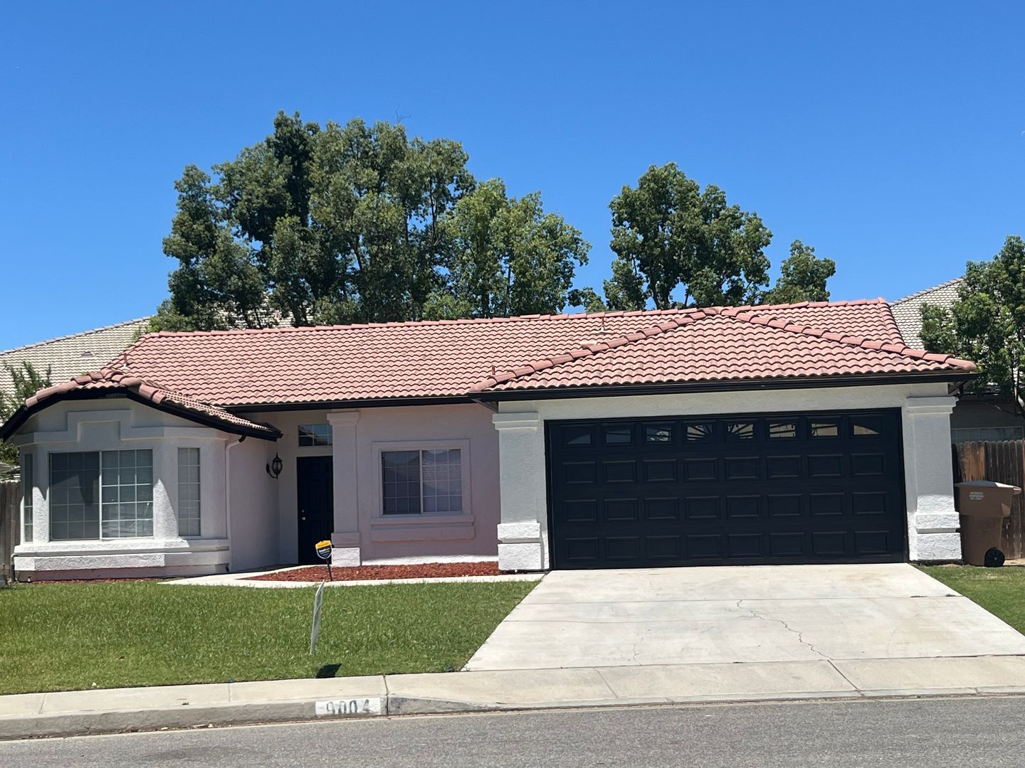 BAKERSFIELD House: 9004 PINE RIDGE WAY