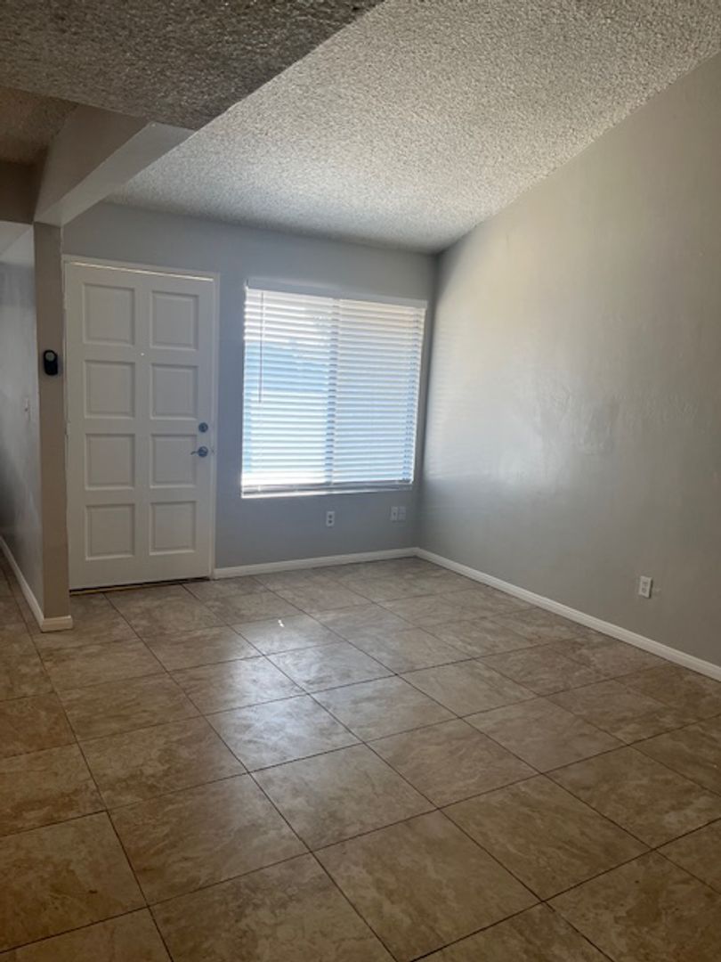 BAKERSFIELD Apartment: 1 RIO BRAVO DRIVE