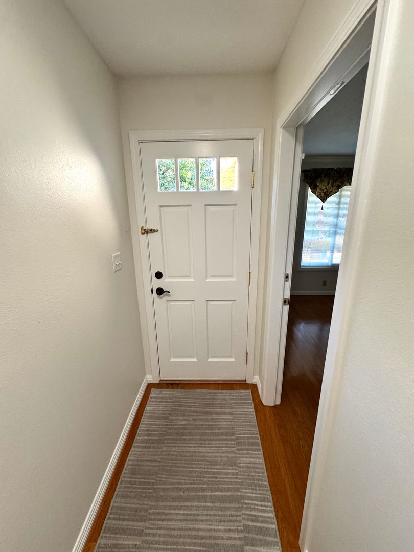 Ventura Apartment: 244 Grandridge Court