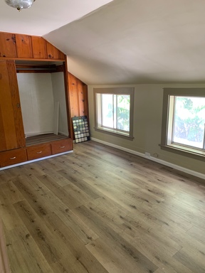 Cozy cute upgraded upstairs apartment in Santa Paula