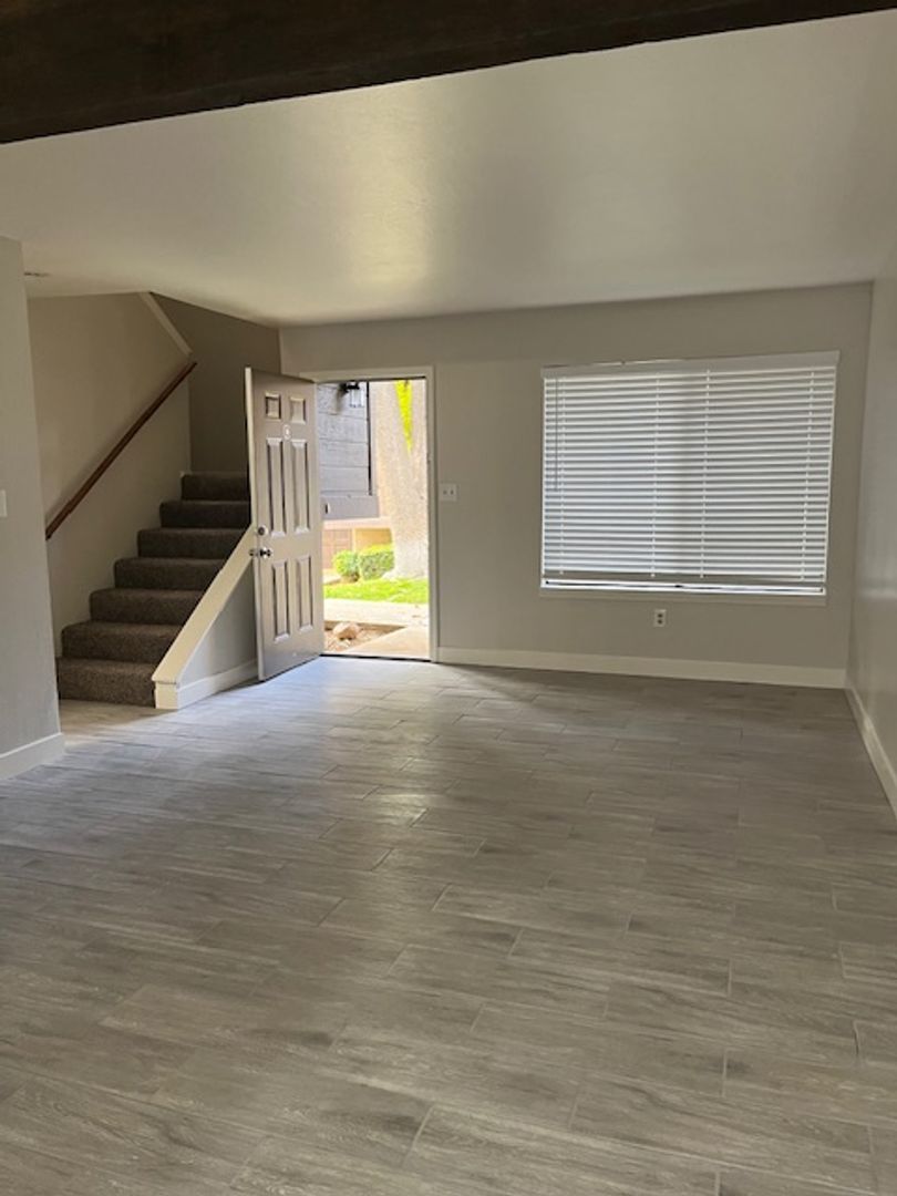 BAKERSFIELD Apartment: 6012 AUBURN STREET