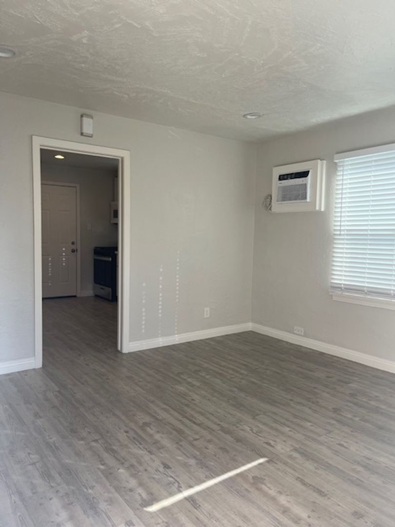 BAKERSFIELD Apartment: 3408-3416 CHESTER LN.
