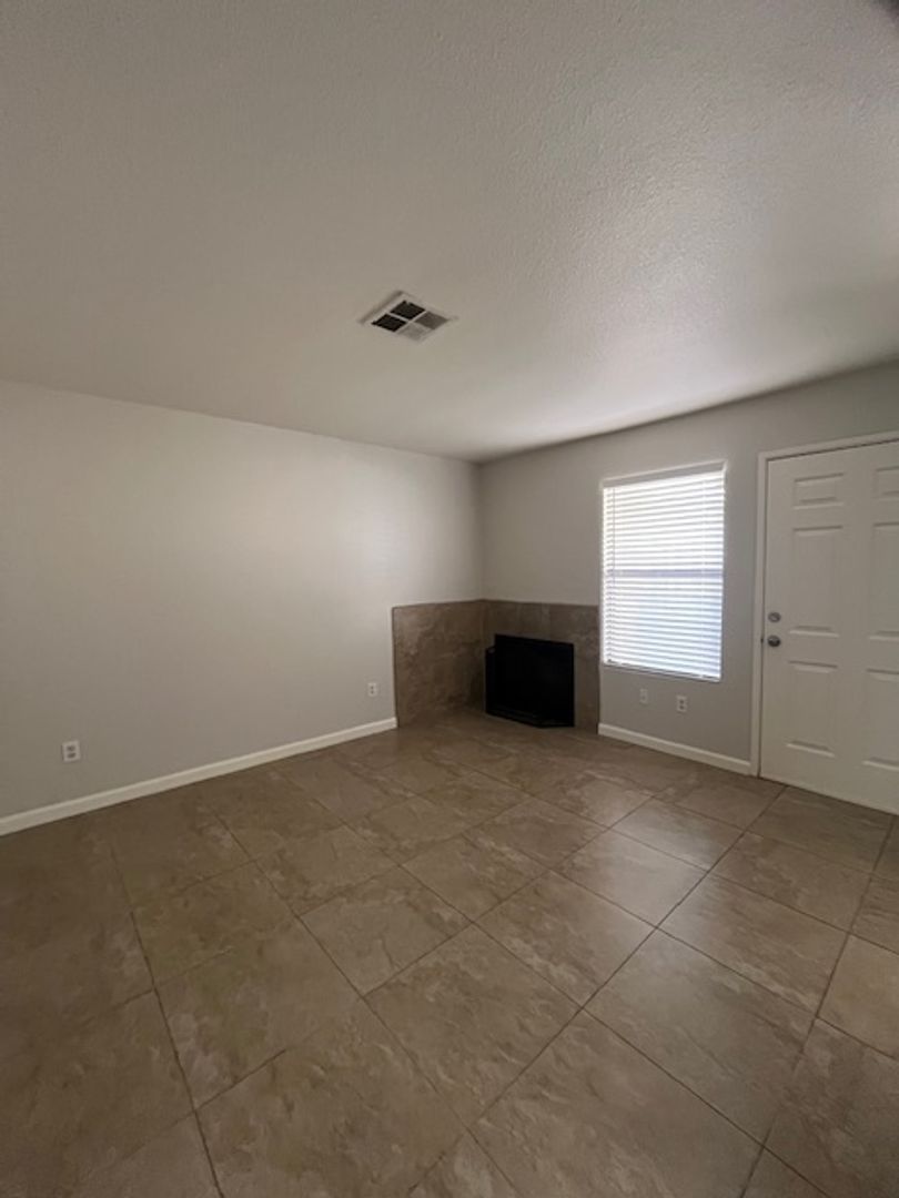 BAKERSFIELD Apartment: 1009 RIVER RANCH DRIVE